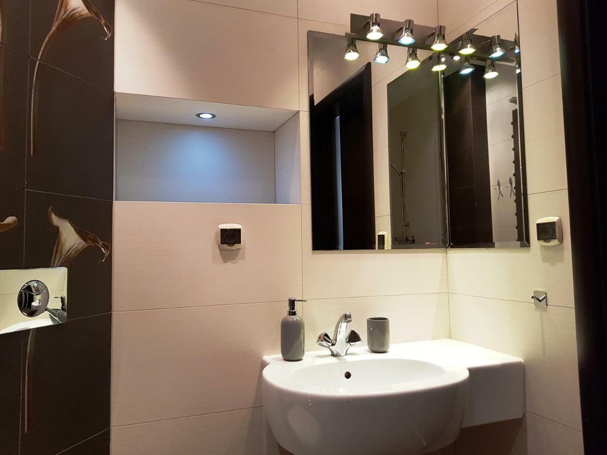 Apartament "Cleopatra 5" Przy Rynku Z Parkingiem, Faktury Vat Apartment Kielce Exterior photo
